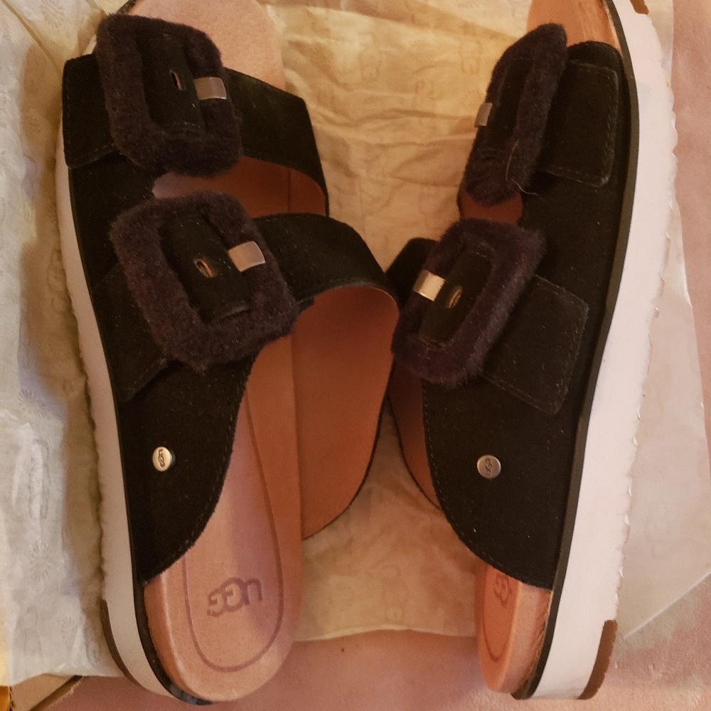 Women's Uggs Sandles - Picture 2 of 9